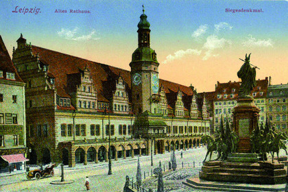 Postkarte des Leipziger Marktplatzes um 1900 mit Siegesdenkmal und Altem Rathaus.