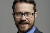 Porträt eines Mannes mit Brille und Bart
