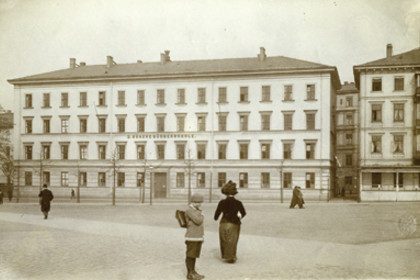 Historisches Foto des Naturkundemuseums am Schulplatz