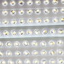 Viele LED-Lampen sind nebeneinander aufgereiht.