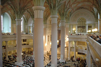 Imposante Innenansicht der Nikolaikirche in Leipzig