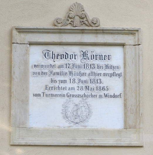 Gedenktafel für das Ehepaar Häußer am Theodor-Körner-Haus in Leipzig-Großzschocher