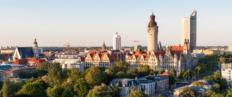 Die Skyline Leipzigs mit dem Neuen Rathaus