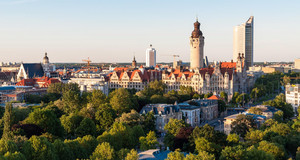 Die Skyline Leipzigs mit dem Neuen Rathaus