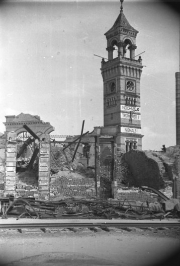 Zerstörte Zentralmarkthalle in Leipzig aus dem Jahr 1945