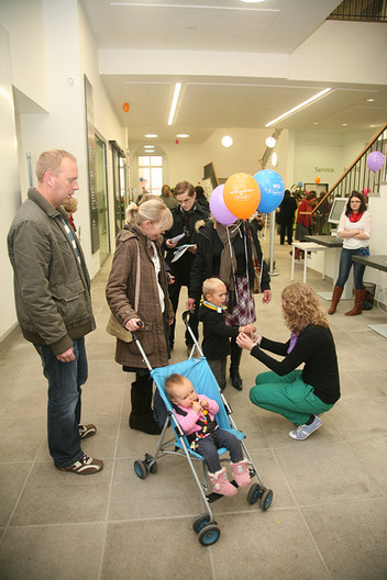 Eröffnung der Stadtbibliothek - Luftballons für die Kleinen