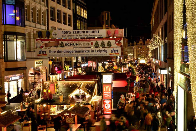 Leipziger Weihnachtsmarkt - Blick von oben in die Peterstraße