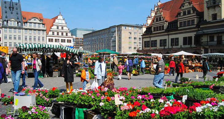 Blumenmarkt auf dem Marktplatz Leipzig