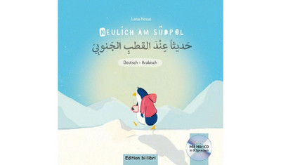 Cover des Buches Neulich am Südpol von Lena Hesse. Ein Pinguin mit einer roten Jacke läuft mit einer dampfenden Tasse durch eine Eislandschaft.