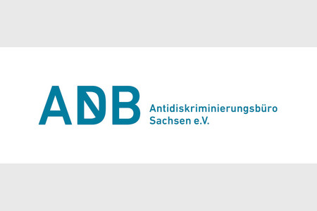 Logo Blauer Schriftzug ADB Antidiskriminierungsbüro Sachsen e. V.