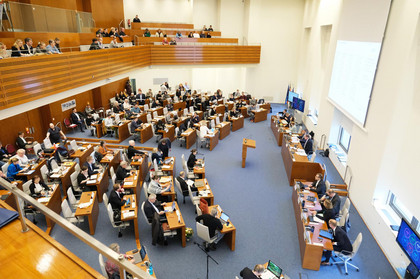 Der Ratssaal von der Empore während der Ratsversammlung.