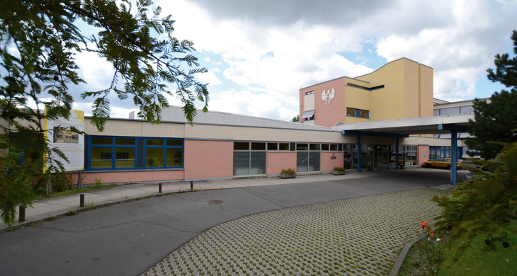 Gebäudeansicht Schule für Körperbehinderte - Albert-Schweitzer-Schule