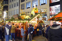 Weihnachtsmarkt - Kreative Dekoration am Glühweinstand