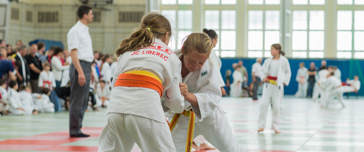 Kinder beim Judotraining