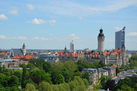 Luftbild der Leipziger Skyline mit dem Turm des Neuen Rathauses, Innenstadt, Uni-Riese, City-Hochhaus