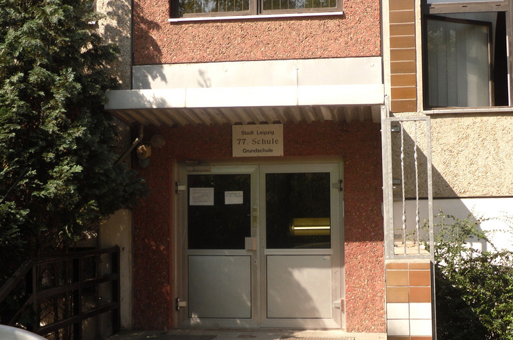 Gebäudeansicht Grundschule - 77. Schule