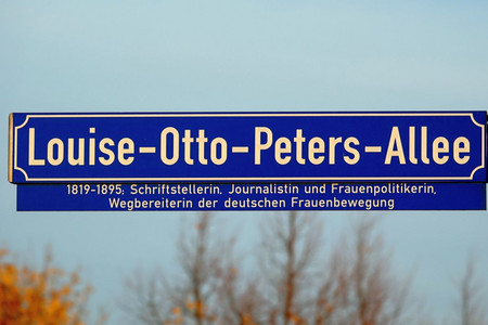 Straßenschild Louise-Otto-Peters-Allee