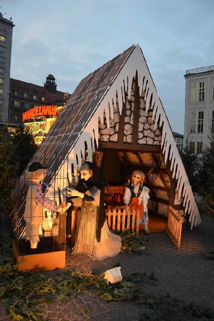 Leipziger Weihnachtsmarkt , Märchenwald auf dem Augustusplatz, Ausschnitt mit Hänsel und Gretel