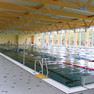 Schwimmbecken des Sportbads an der Elster mit Schwimmbahnen
