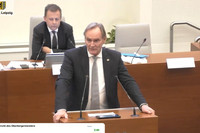 Oberbürgermeister Burkhard Jung am Redepult in der Ratsversammlung