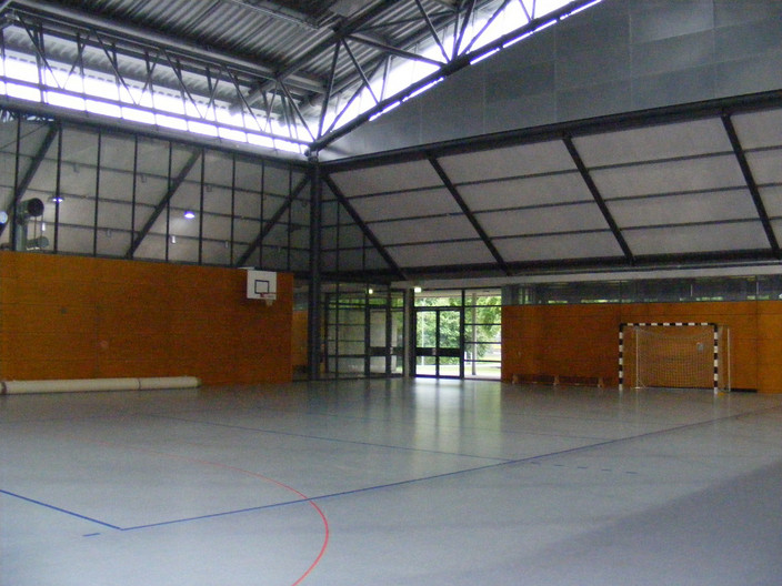 Kleine Sporthalle innen mit einem Handballtor in der Nebenhalle der ARENA Leipzig
