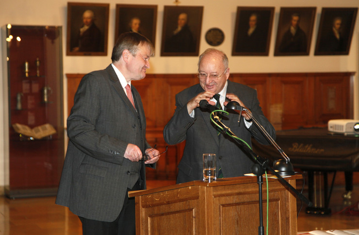 Die Historiker Prof. Dr. Dr. Detlef Döring und Prof. Dr. Ulrich von Hehl während der Diskussion beim Tag der Stadtgeschichte 2010 zur Leipziger Schulgeschichte