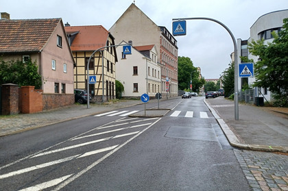 Neuer Zebrastreifen in der Windorfer Straße in Kleinzschocher.