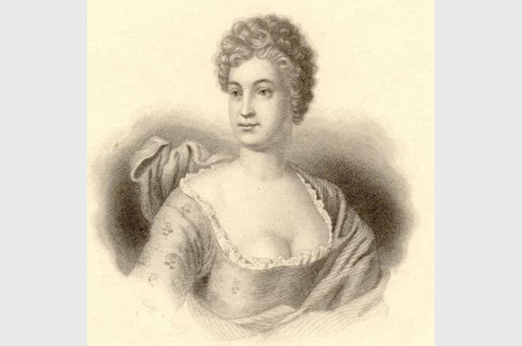 Porträt einer jungen Frau mit großzügigem Ausschnitt und lockigem, kurzem Haar