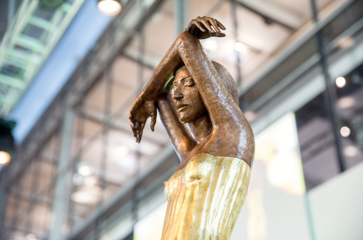 Bronzene Preisskulptur „Die Träumende“ für Sachsens Unternehmer des Jahres