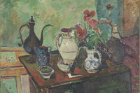 Gemälde: Auf einem Tisch stehen Vasen, Kannen und Schalen