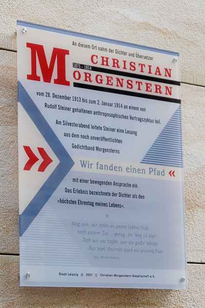 Gestaltete Gedenktafel für Christian Morgenstern in der Hainstraße 16/18.