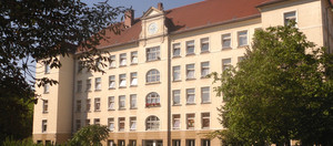 Gebäudeansicht Grundschule - 33. Schule