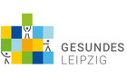 Das Logo Gesundes Leipzig zeigt stilisierte Figuren, die verschiedenfarbige Bausteine übereinander stapeln. Daneben der Schriftzug "Gesundes Leipzig".