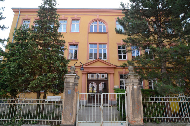 Gebäudeansicht Grundschule - 157. Schule