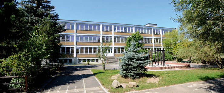 Gebäudeansicht Grundschule - 120. Schule
