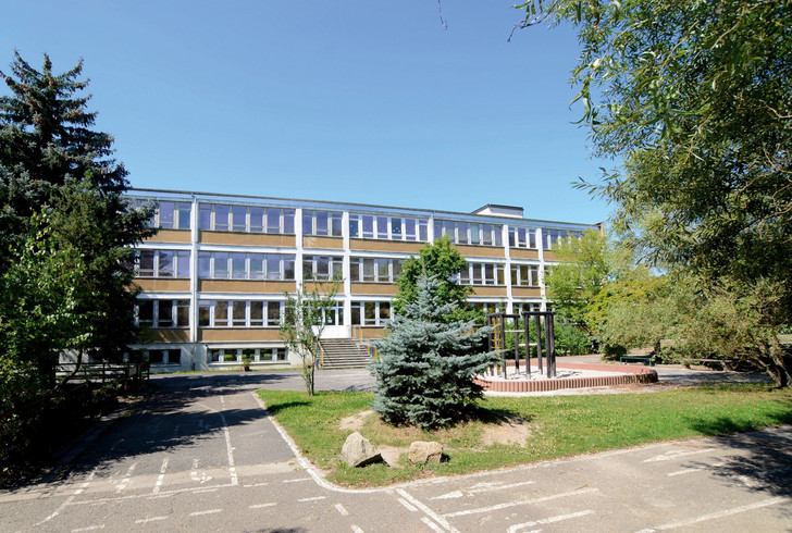Gebäudeansicht Grundschule - 120. Schule