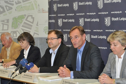 Verkündung des Wettbewerbsergebnisses durch Mitglieder des Preisgerichtes mit Oberbürgermeister Burkhard Jung zur Pressekonferenz am 6. Juli 2012.