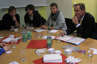 Jugendliche mit Oberbürgermeister Burkhard Jung bei einer Bürgersprechstunde