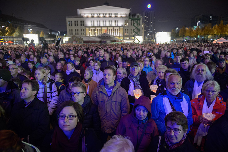 Menschenmenge auf dem Augustusplatz zum Lichtfest 2015