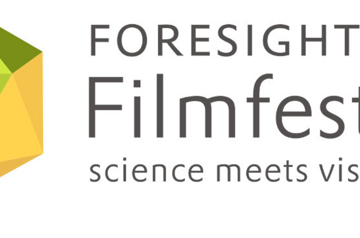 Ein bunter Deltaeder als Logo des Foresight Filmfestivals