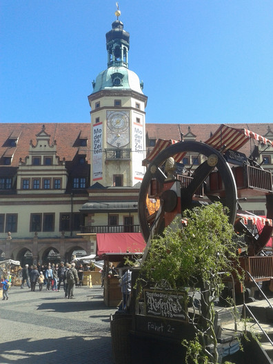 historisches Riesenrad vor dem Altem Rathaus