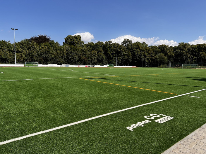 Fußballkunstrasenspielfeld auf der Sportplatzanlage Mühlwiese