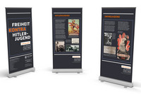 Teilansicht von drei Bannern der Wanderausstellung "Freiheit kontra Hitlerjugend" mit verschiedenen Ausstellungsinhalten.