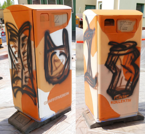 Abfallbehälter mit Graffiti-Motiv, abgebildet sind eine Tüte, ein Abfallkriebsch, eine Zeitung und eine Getränkedose.