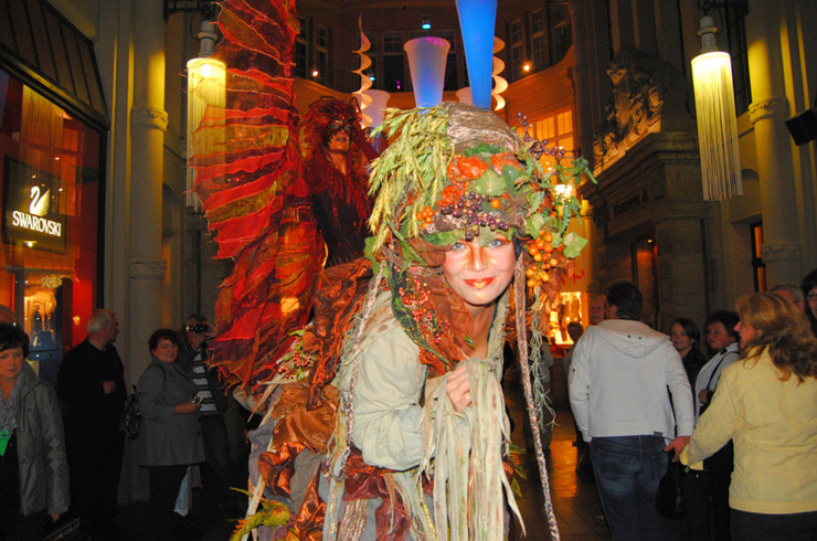 Eine als Elfe verkleidete Frau beim Leipziger Passagenfest