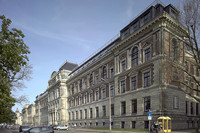 Ansicht des monumentalen Gebäudes der Hochschule, die 1864 gegründet wurde