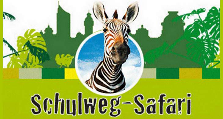 Logo mit Schriftzug-Schulweg-Safari, Aktion für einen sicheren Schulweg, im Grünton gehalten in der Mitte schaut freundlich ein Zebra
