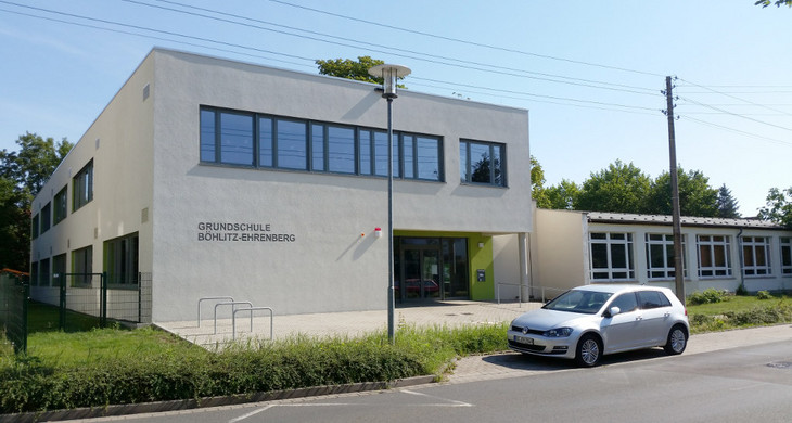Außenansicht des Gebäudes der Grundschule Böhlitz-Ehrenberg