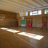 Spielfeld für Basketball und Volleyball in einer Sporthalle des Freizeitsportzentrums Clara-Zetkin-Park