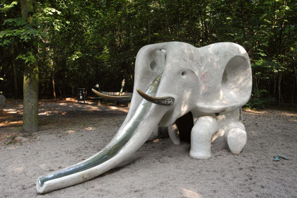 Rutscht in Form eines Elefanten auf dem Spielplatz Louise-Otto-Peters-Platz